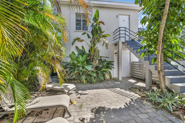 $2,000 | 818 North Dixie Highway, Unit 3, Lake Worth Beach, FL 33460