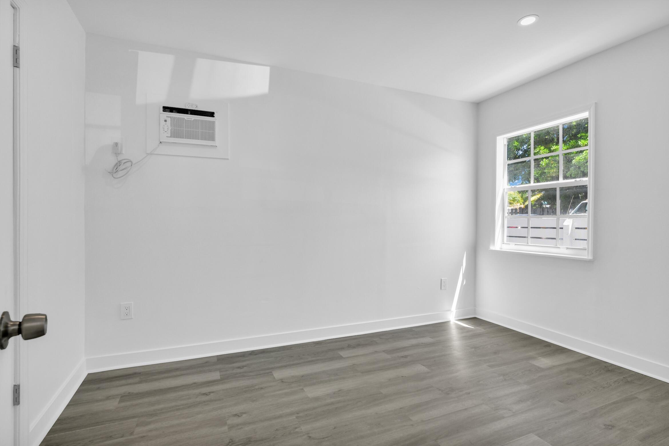 818 North Dixie Highway, Unit 3 Lake Worth Beach, FL 33460 - Photo 12 of 19 818 N Dixie Hwy 3 Lake Worth Beach -17