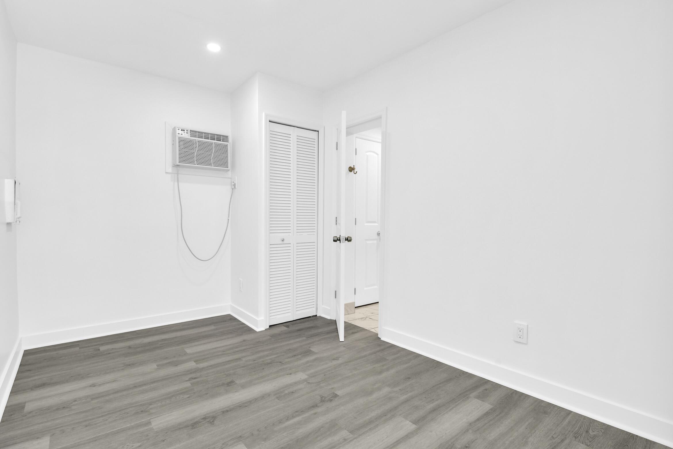 818 North Dixie Highway, Unit 3 Lake Worth Beach, FL 33460 - Photo 7 of 19 818 N Dixie Hwy 3 Lake Worth Beach -7