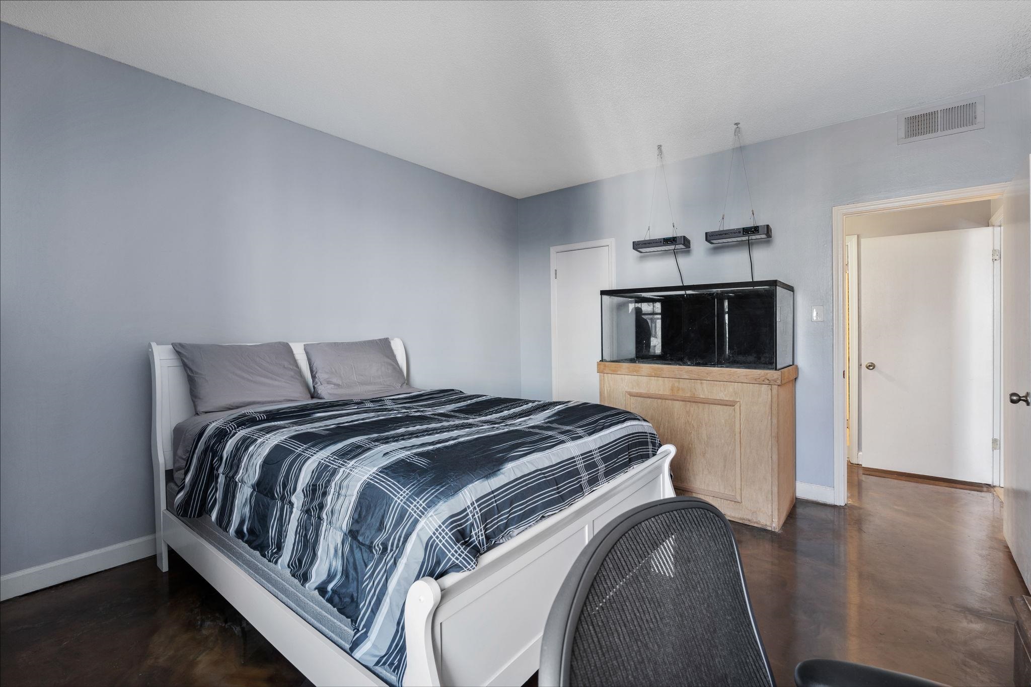 109 North Main Street, Unit 710 Memphis, TN 38103 - Photo 18 of 37 Bedroom with finished concrete floors and baseboards