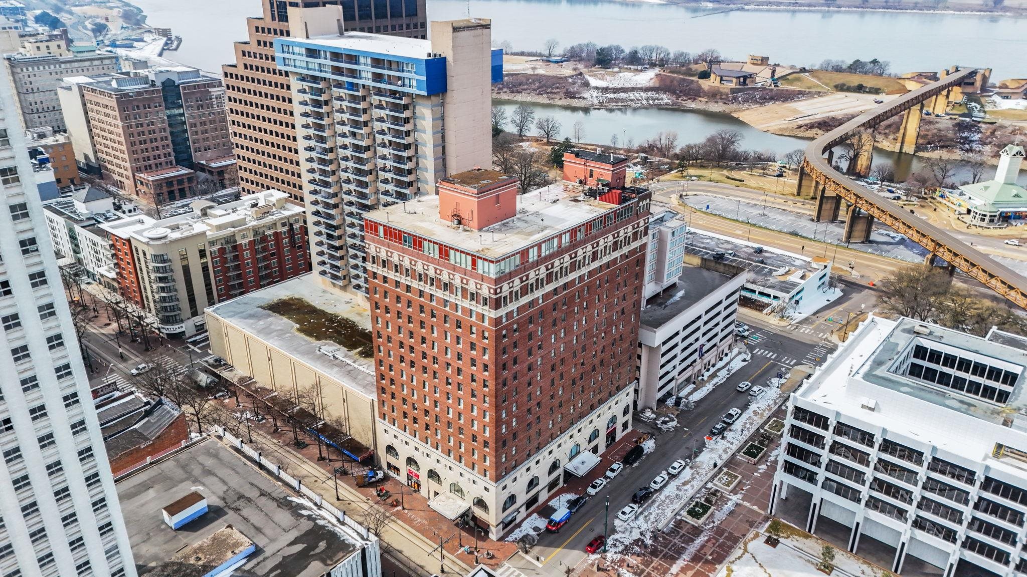 109 North Main Street, Unit 710 Memphis, TN 38103 - Photo 3 of 37 City view featuring a large body of water