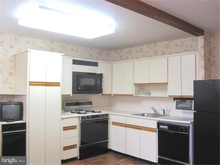 3323 Atmore Road Philadelphia, PA 19154 - Photo 4 of 13 Kitchen