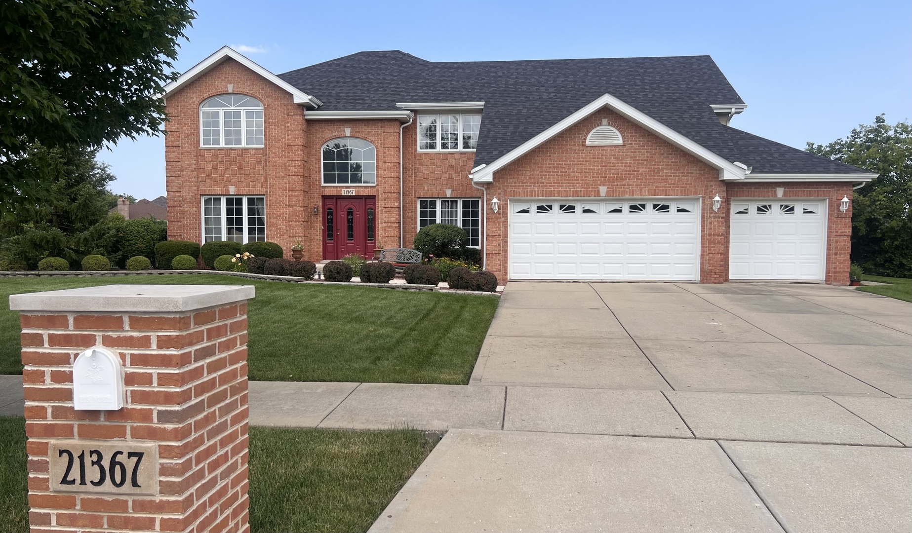 21367 Brittany Drive Frankfort, IL 60423 - Photo 1 of 58