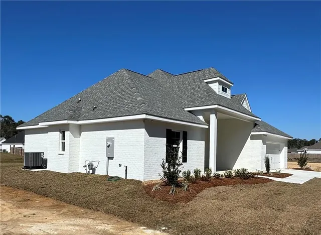 $399,000 | 72629 Robindale Drive, Covington, LA 70435