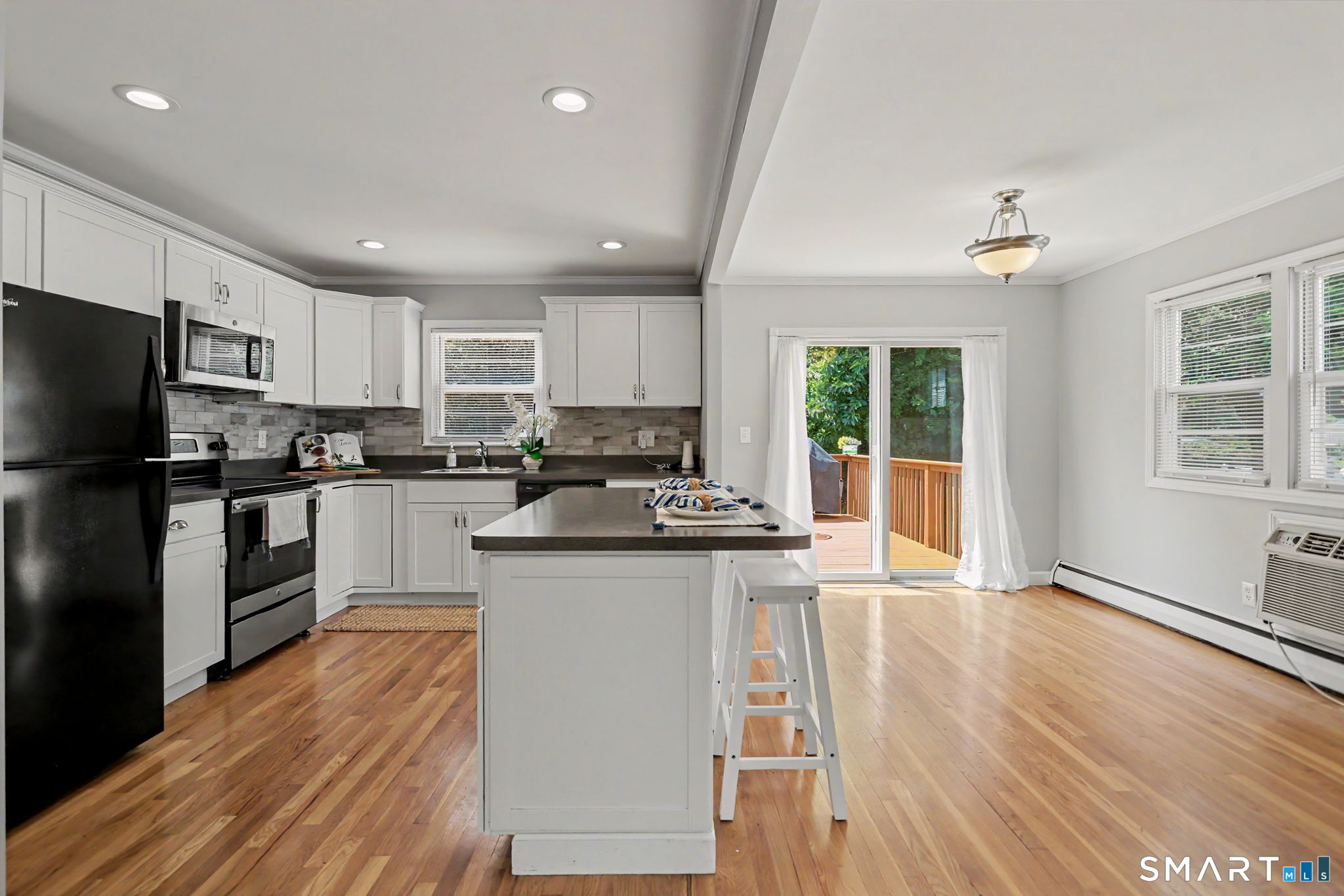 143 Ranch Drive Bridgeport, CT 06606 - Photo 4 of 32