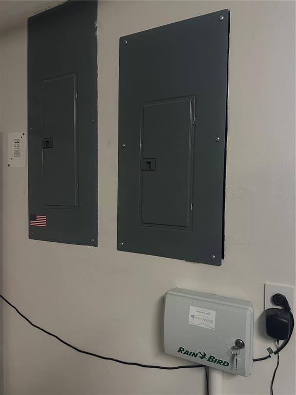 5025 Marsh Field Road Sarasota, FL 34235 - Photo 55 of 69 a bathroom with a bathtub and mirror