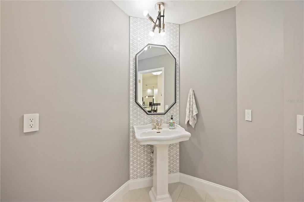 5025 Marsh Field Road Sarasota, FL 34235 - Photo 8 of 69