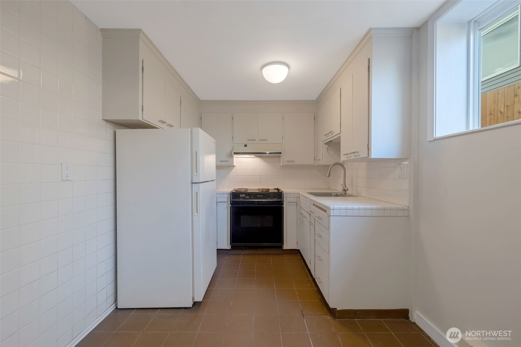 4324 Phinney Avenue North, Unit 1 Seattle, WA 98103 - Photo 19 of 20 a kitchen with a stove and a refrigerator