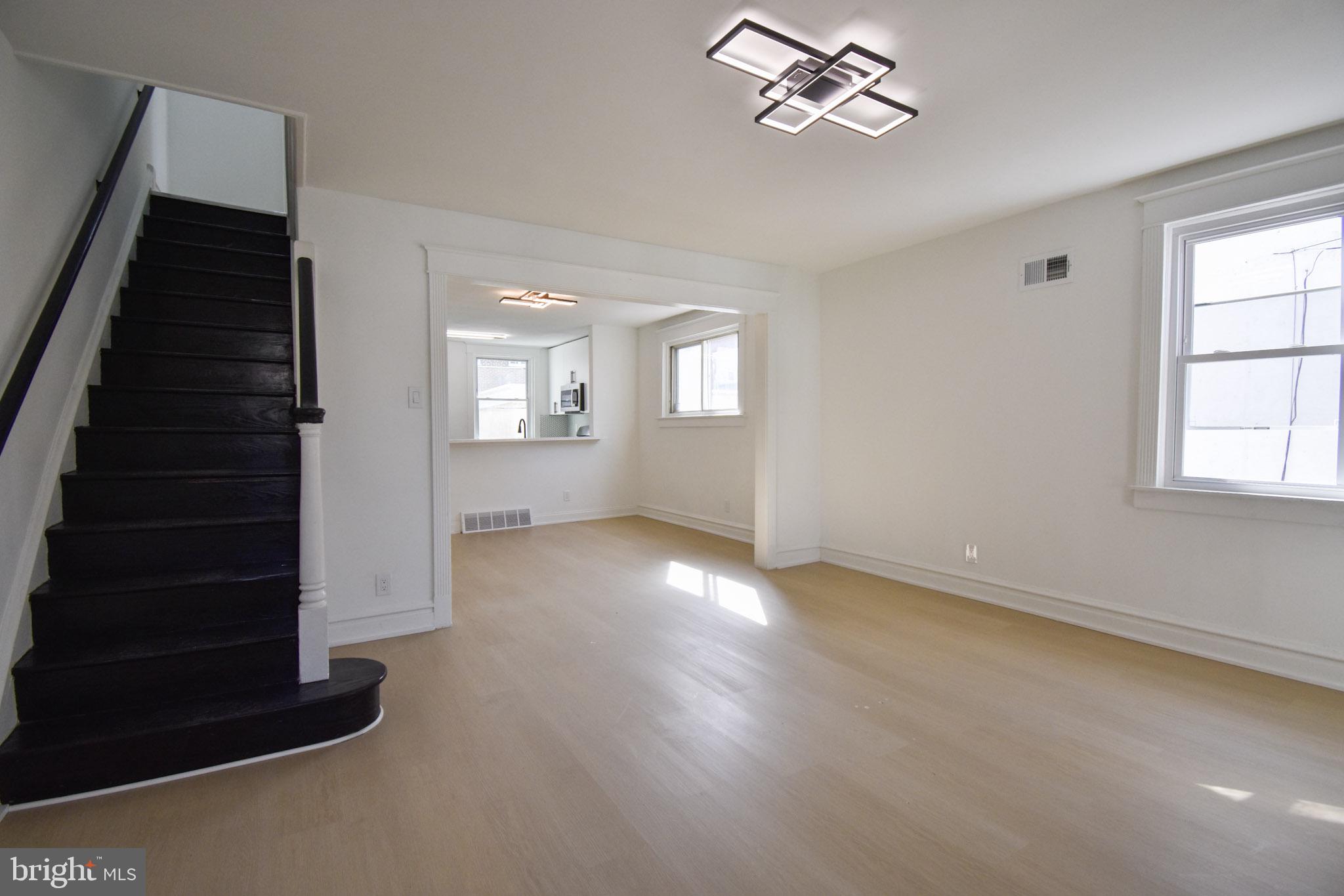 247 Heather Road Upper Darby, PA 19082 - Photo 3 of 26