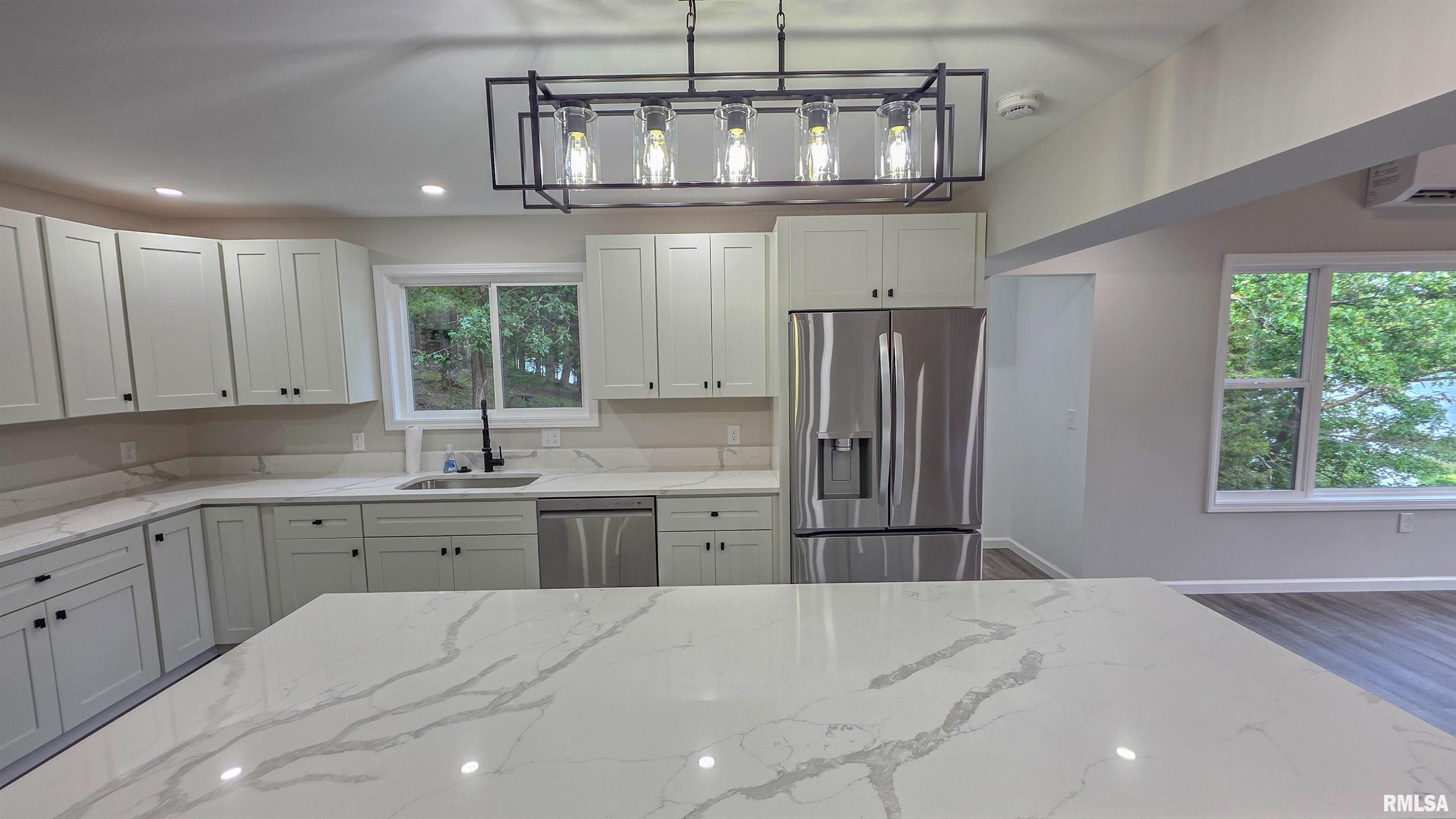 12185 Pebble Point Road Marion, IL 62959 - Photo 13 of 49