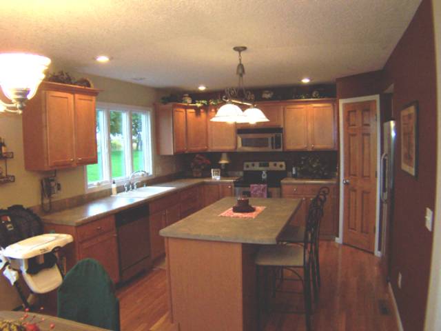 5589 North Ridge Circle Bettendorf, IA 52722 - Photo 2 of 9 Gallery Image 2