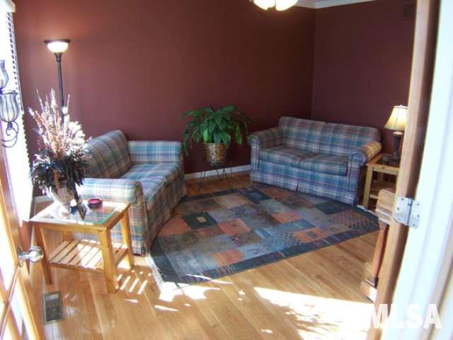 5589 North Ridge Circle Bettendorf, IA 52722 - Photo 4 of 9 Gallery Image 4