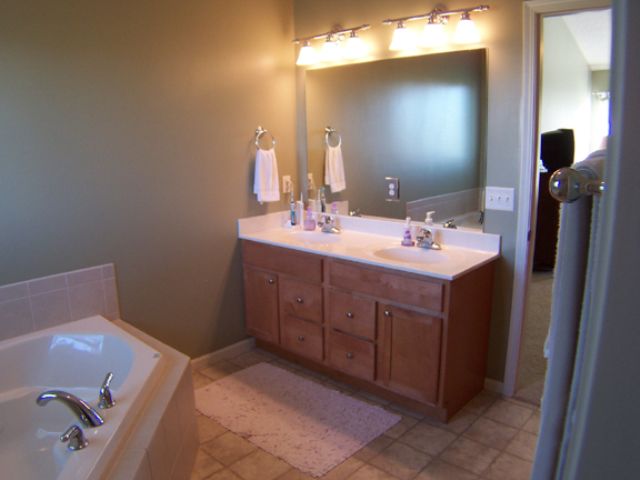 5589 North Ridge Circle Bettendorf, IA 52722 - Photo 6 of 9 Gallery Image 6