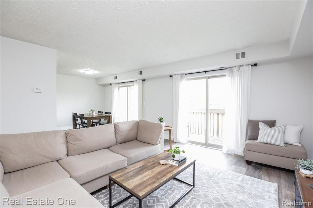 1665 Riverside Drive, Unit 12 Rochester Hills, MI 48309 - Photo 4 of 26