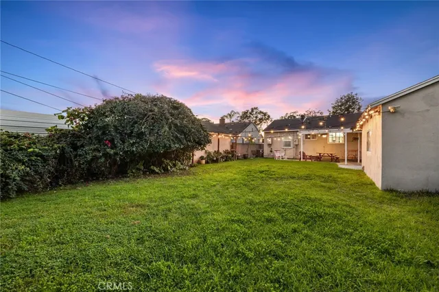 a view of a backyard with a house