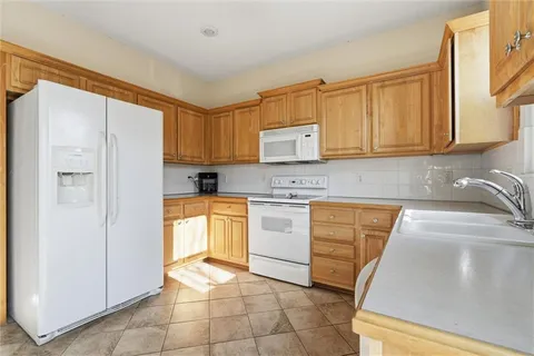 $299,000 | 22705 West 72nd Terrace, Shawnee, KS 66227