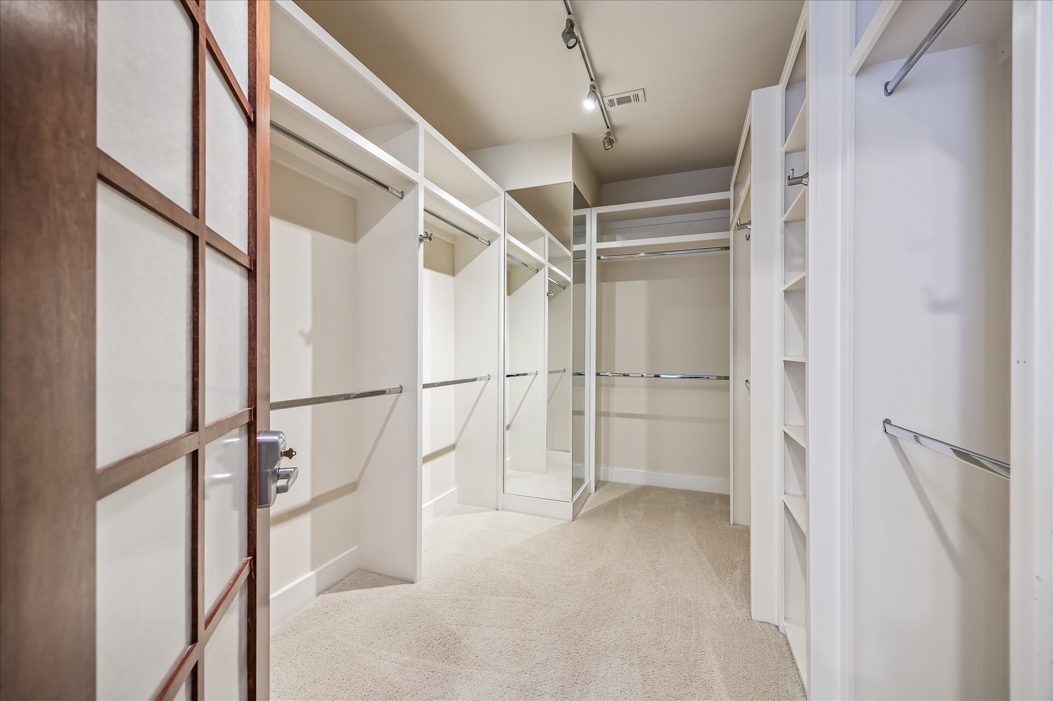 1610 Calumet Street Houston, TX 77004 - Photo 19 of 36 a view of entryway