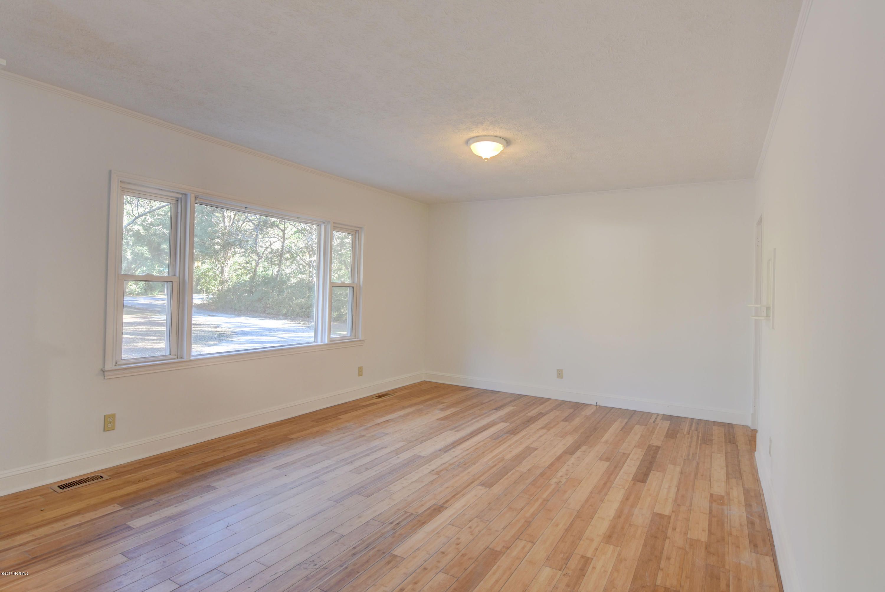 5290 Greenville Loop Road Wilmington, NC 28409 - Photo 7 of 30 5290 Greenville Loop Rd-print-014-9-DSC