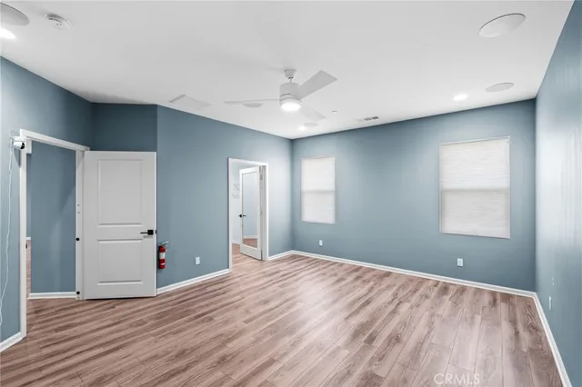 a view of a livingroom with closet