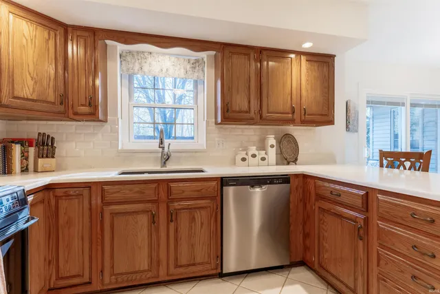 $409,900 | 8855 Camelot Drive, Newburgh, IN 47630