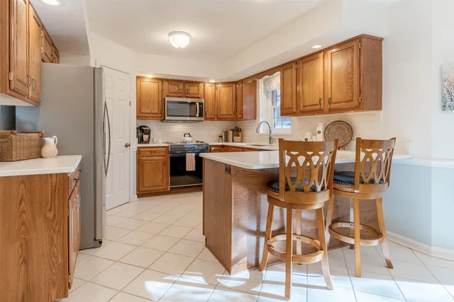 $409,900 | 8855 Camelot Drive, Newburgh, IN 47630