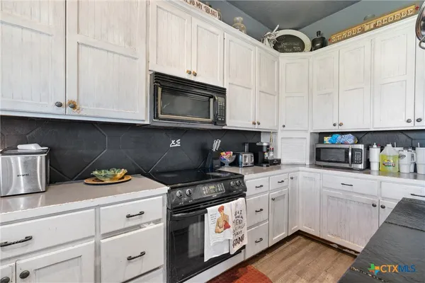 $995,000 | 173 County Road 458A, Thorndale, TX 76577