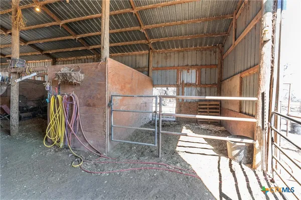 $995,000 | 173 County Road 458A, Thorndale, TX 76577