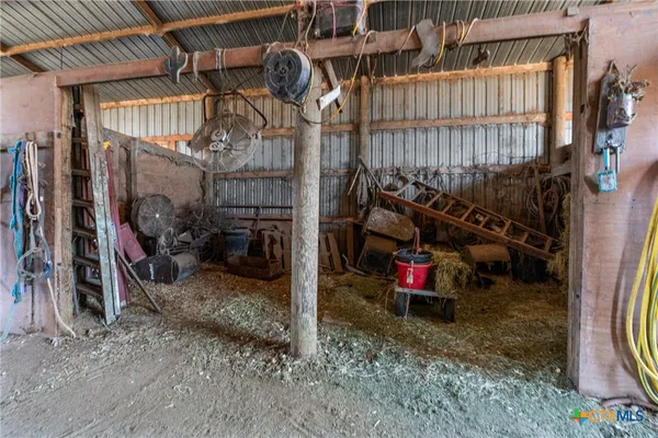 $995,000 | 173 County Road 458A, Thorndale, TX 76577