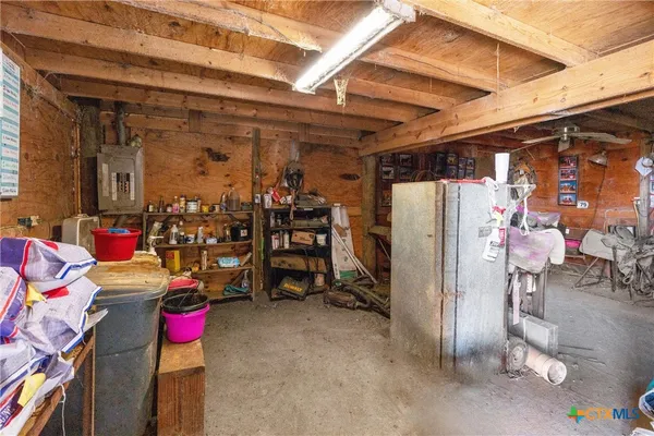 $995,000 | 173 County Road 458A, Thorndale, TX 76577