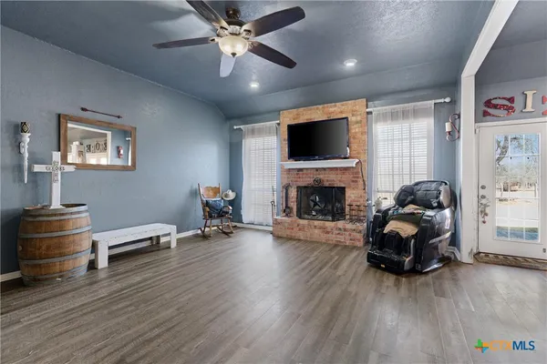 $995,000 | 173 County Road 458A, Thorndale, TX 76577