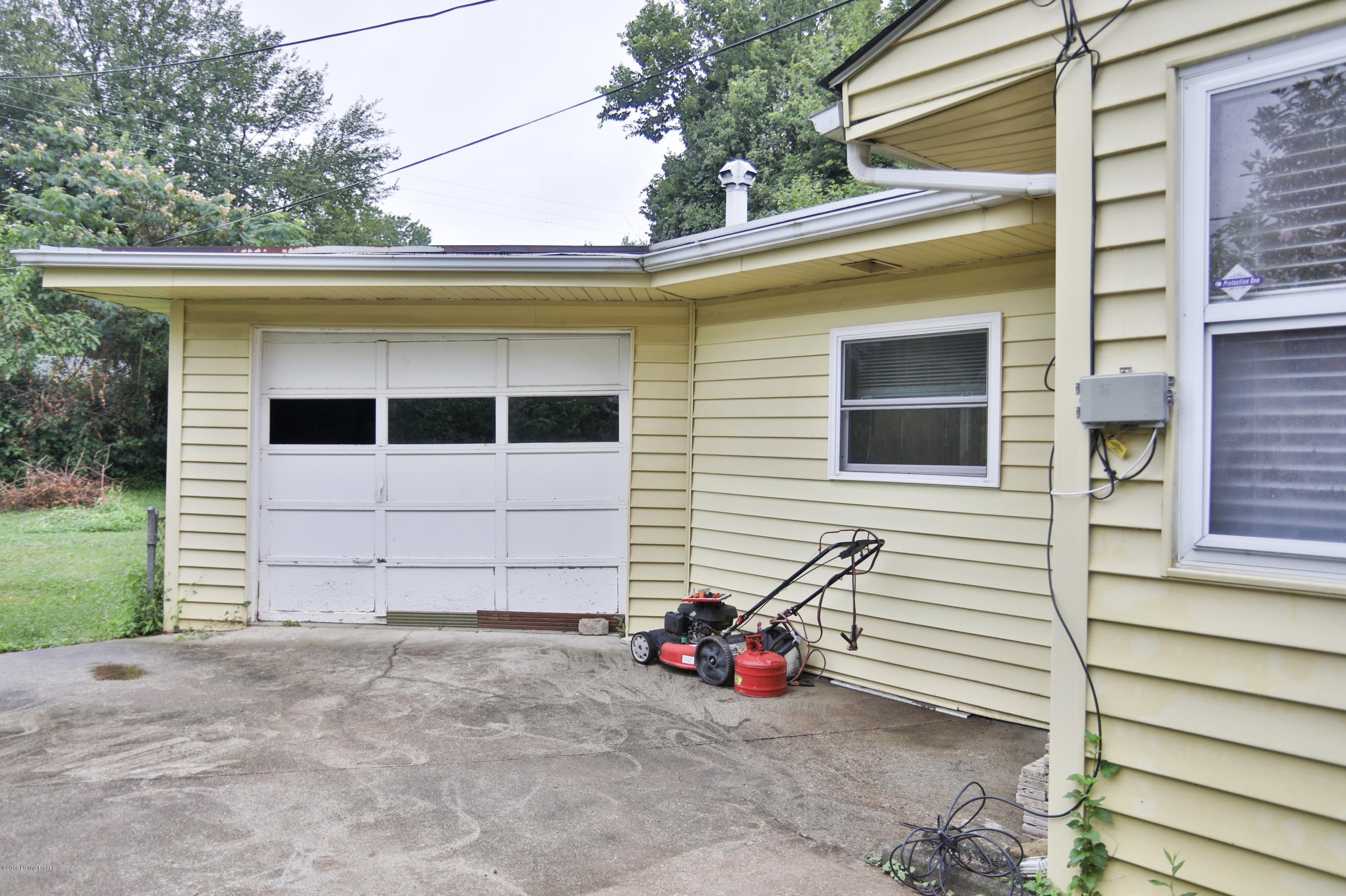 9309 Hunter Road Louisville, KY 40242 - Photo 14 of 16 1 car garage