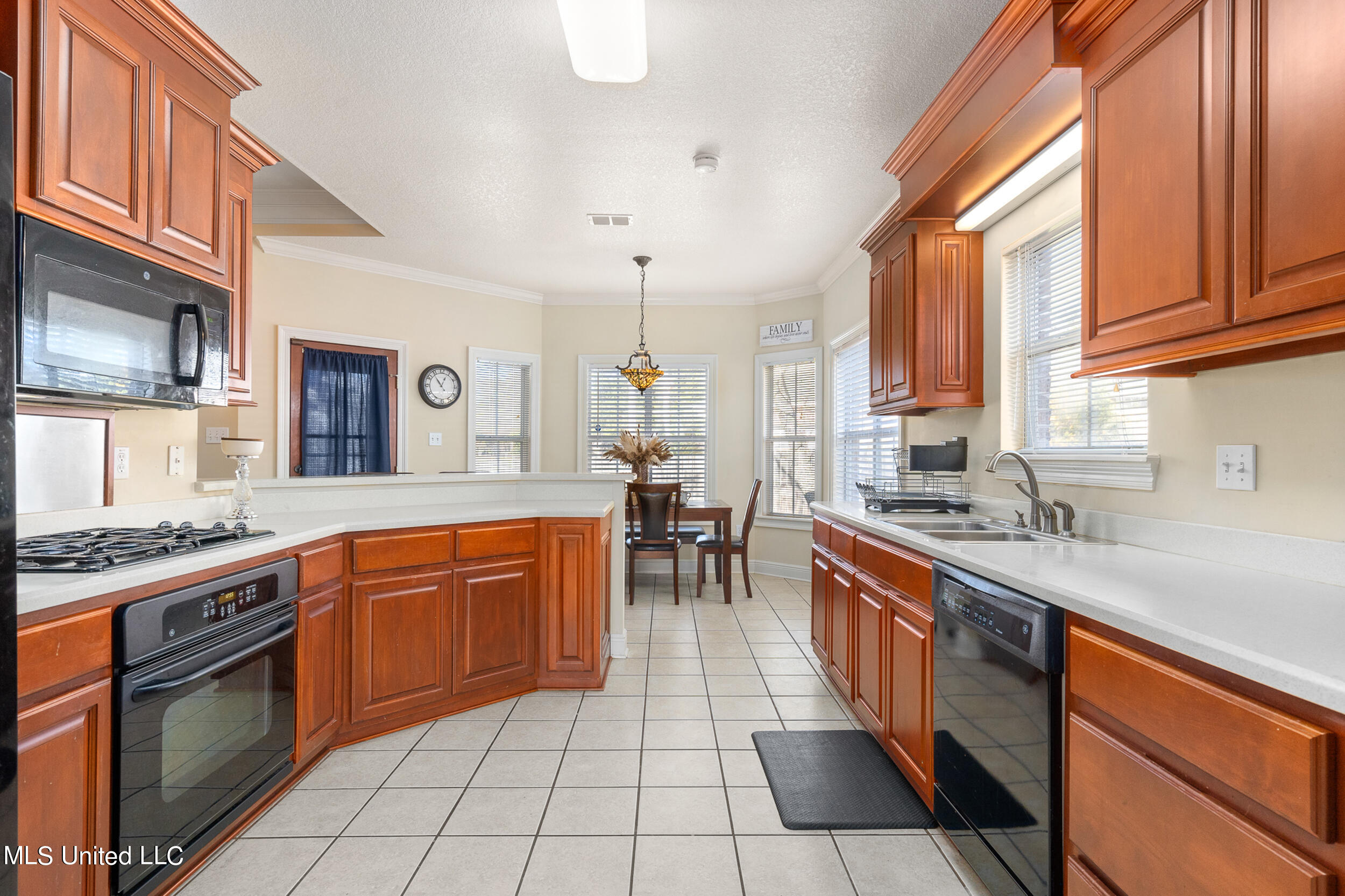 2426 Old Bay Road Biloxi, MS 39531 - Photo 13 of 27 Kitchen