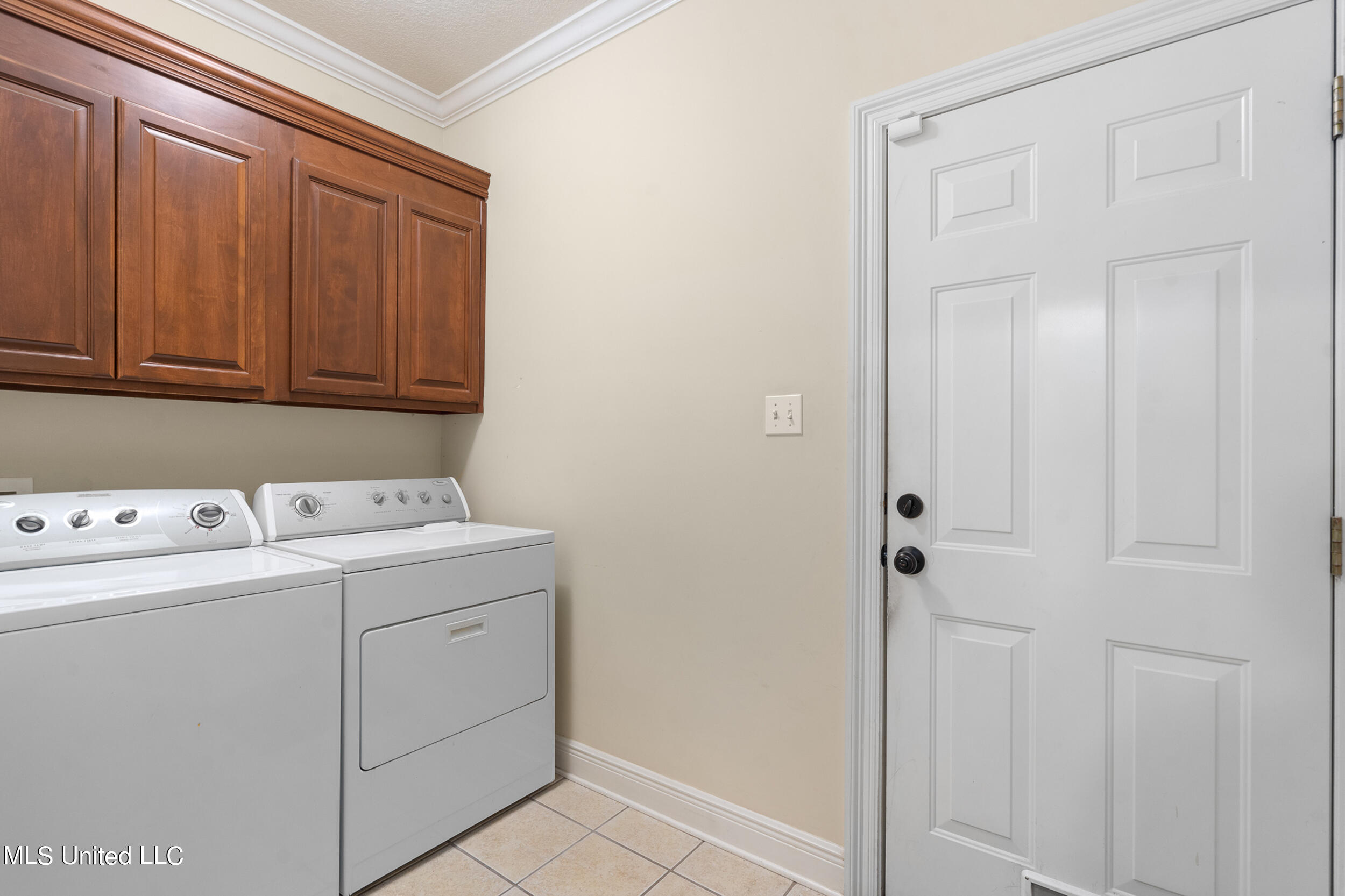 2426 Old Bay Road Biloxi, MS 39531 - Photo 19 of 27 Laundry Room