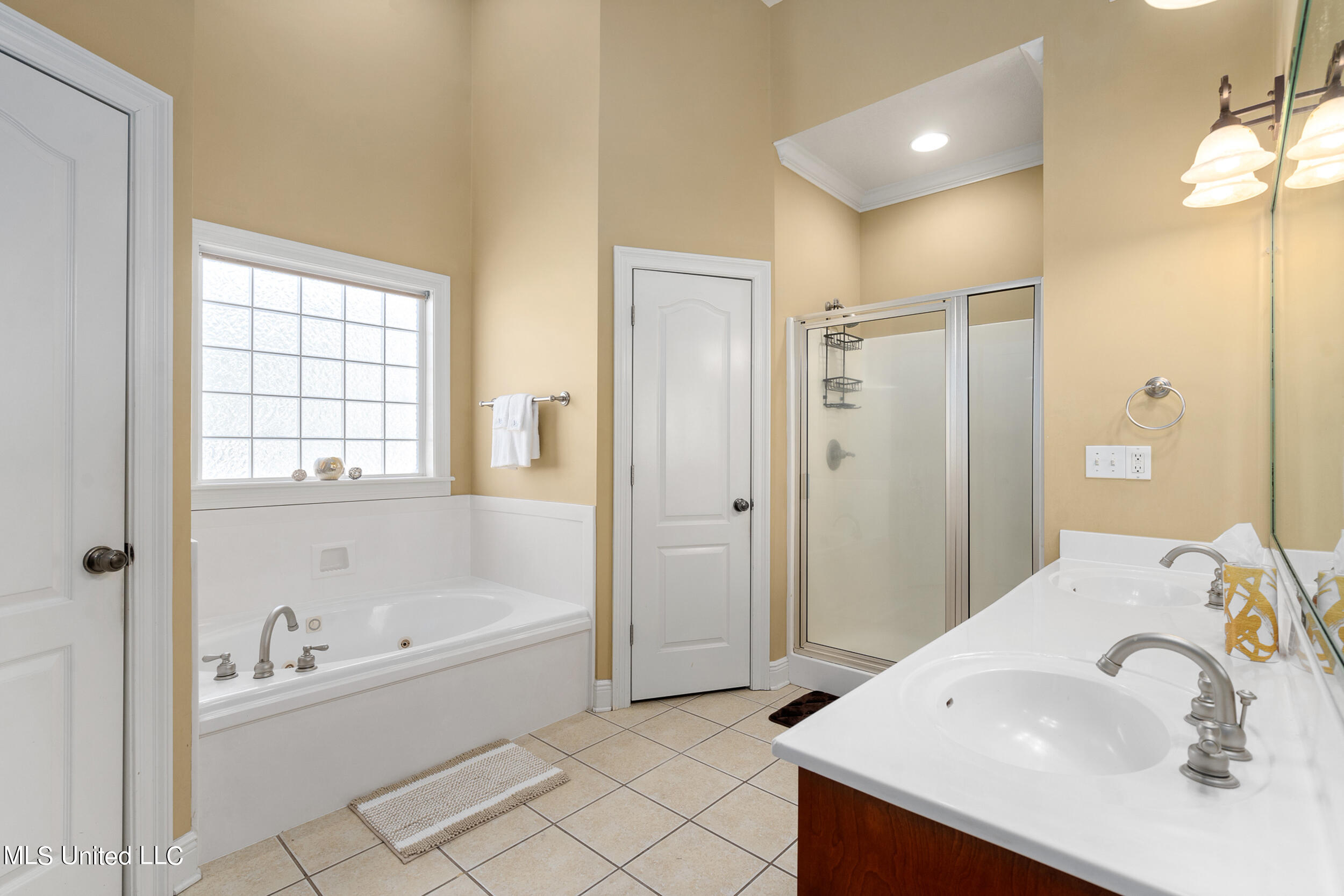 2426 Old Bay Road Biloxi, MS 39531 - Photo 23 of 27 Primary Bathroom