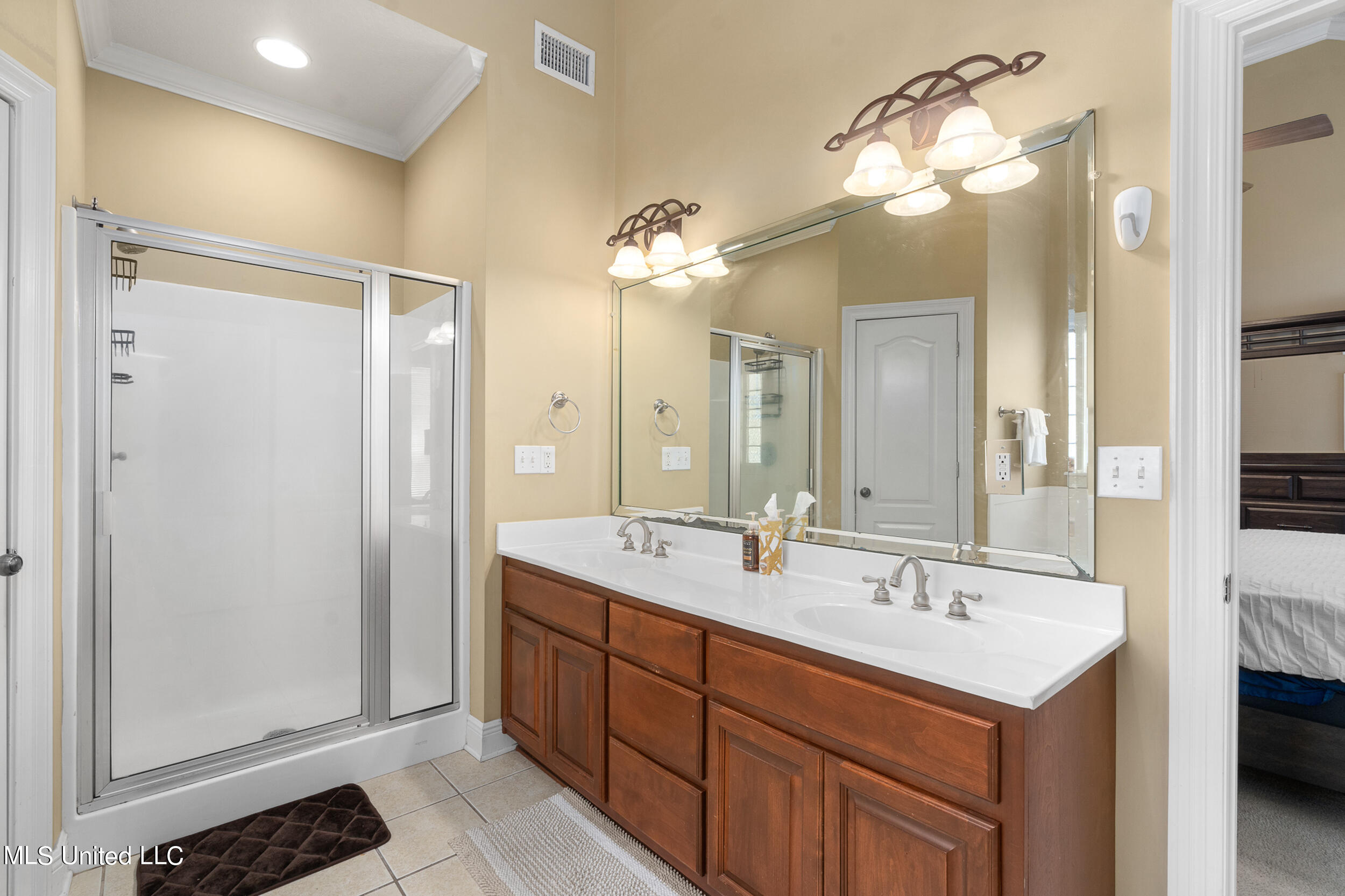 2426 Old Bay Road Biloxi, MS 39531 - Photo 24 of 27 Primary Bathroom
