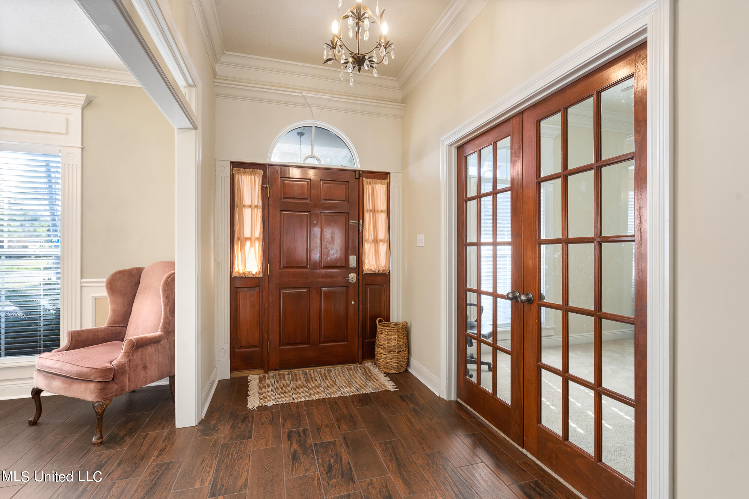 2426 Old Bay Road Biloxi, MS 39531 - Photo 7 of 27 Foyer