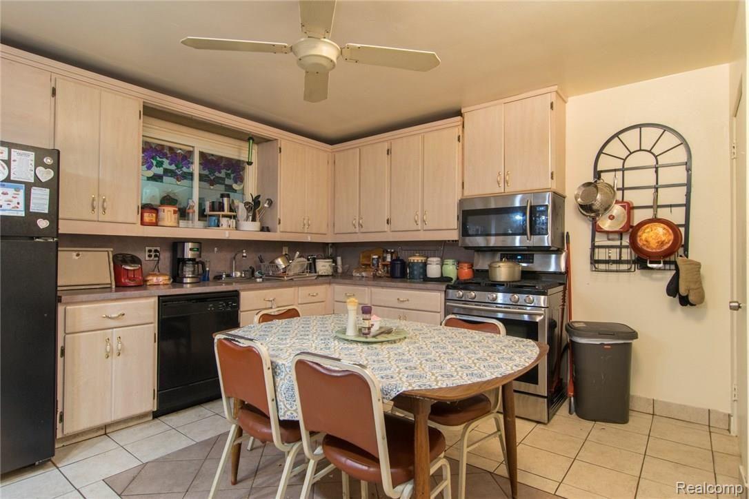 14144 Hannan Road Romulus, MI 48174 - Photo 11 of 60 DSC_1448.jpg