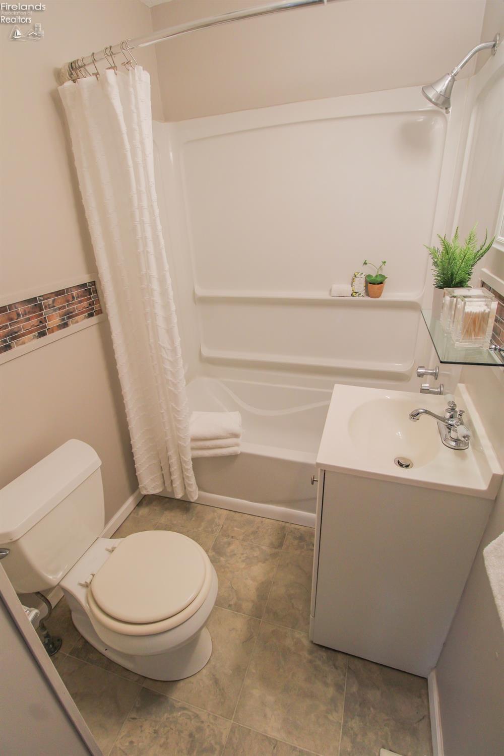 1106 Hollyrood Road Sandusky, OH 44870 - Photo 10 of 22 Gallery Image 10