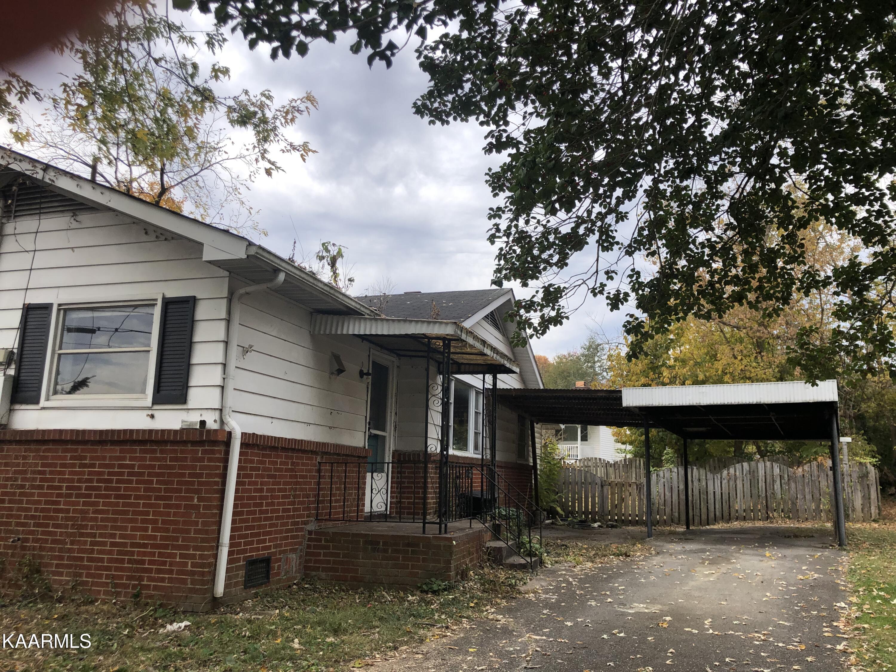 108 West Vance Road Oak Ridge, TN 37830 - Photo 3 of 19 IMG_9145
