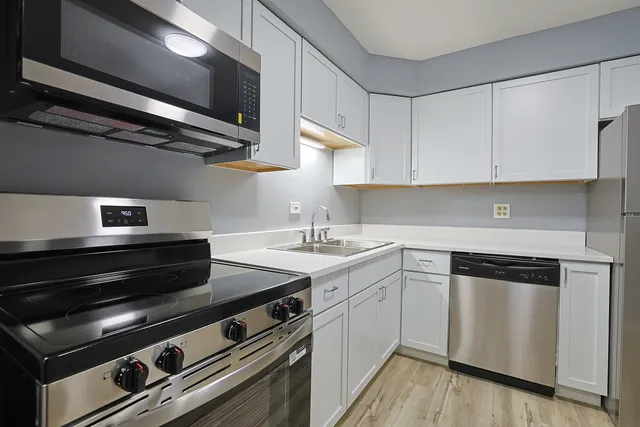 $219,900 | 1111 Pleasant Run Drive, Unit 911, Wheeling, IL 60090