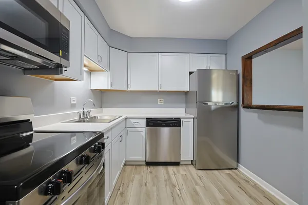 $214,990 | 1111 Pleasant Run Drive, Unit 911, Wheeling, IL 60090