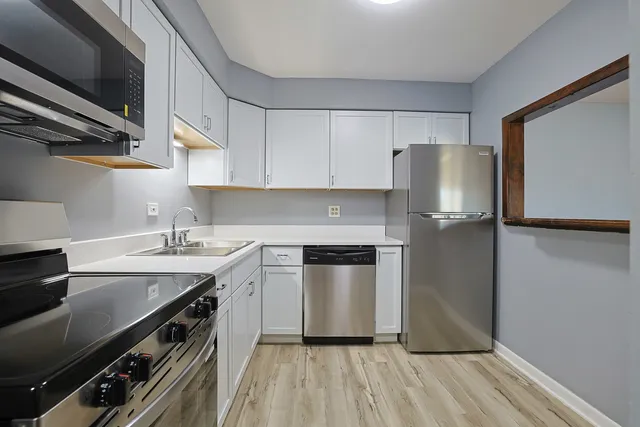 $219,900 | 1111 Pleasant Run Drive, Unit 911, Wheeling, IL 60090