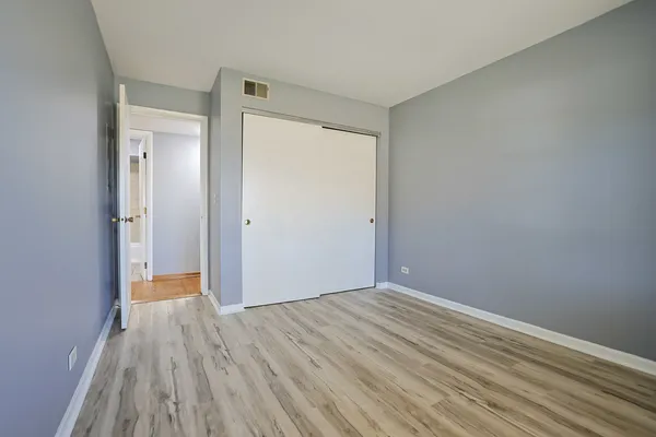 $214,990 | 1111 Pleasant Run Drive, Unit 911, Wheeling, IL 60090