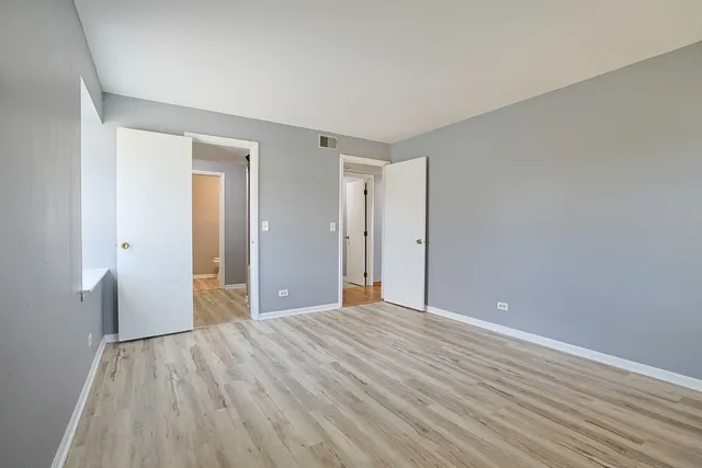 $219,900 | 1111 Pleasant Run Drive, Unit 911, Wheeling, IL 60090