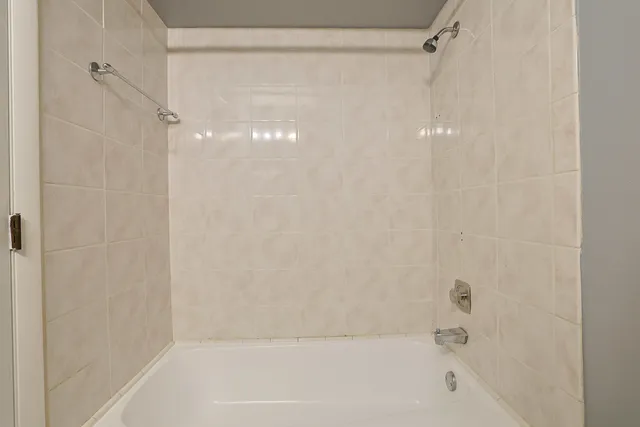 $219,900 | 1111 Pleasant Run Drive, Unit 911, Wheeling, IL 60090