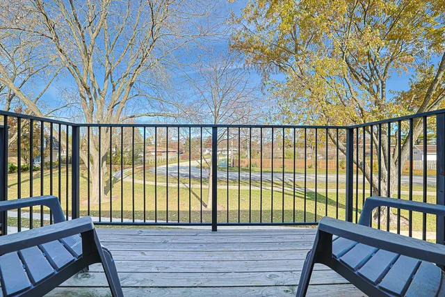 $219,900 | 1111 Pleasant Run Drive, Unit 911, Wheeling, IL 60090