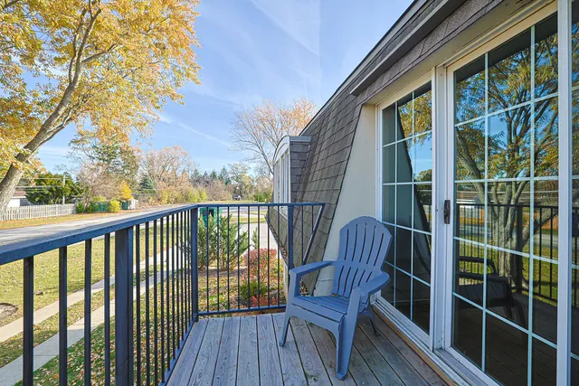 $219,900 | 1111 Pleasant Run Drive, Unit 911, Wheeling, IL 60090