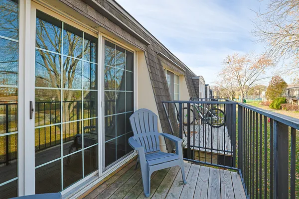 $214,990 | 1111 Pleasant Run Drive, Unit 911, Wheeling, IL 60090