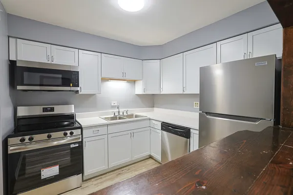 $214,990 | 1111 Pleasant Run Drive, Unit 911, Wheeling, IL 60090