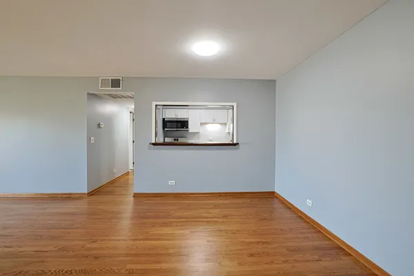 $214,990 | 1111 Pleasant Run Drive, Unit 911, Wheeling, IL 60090